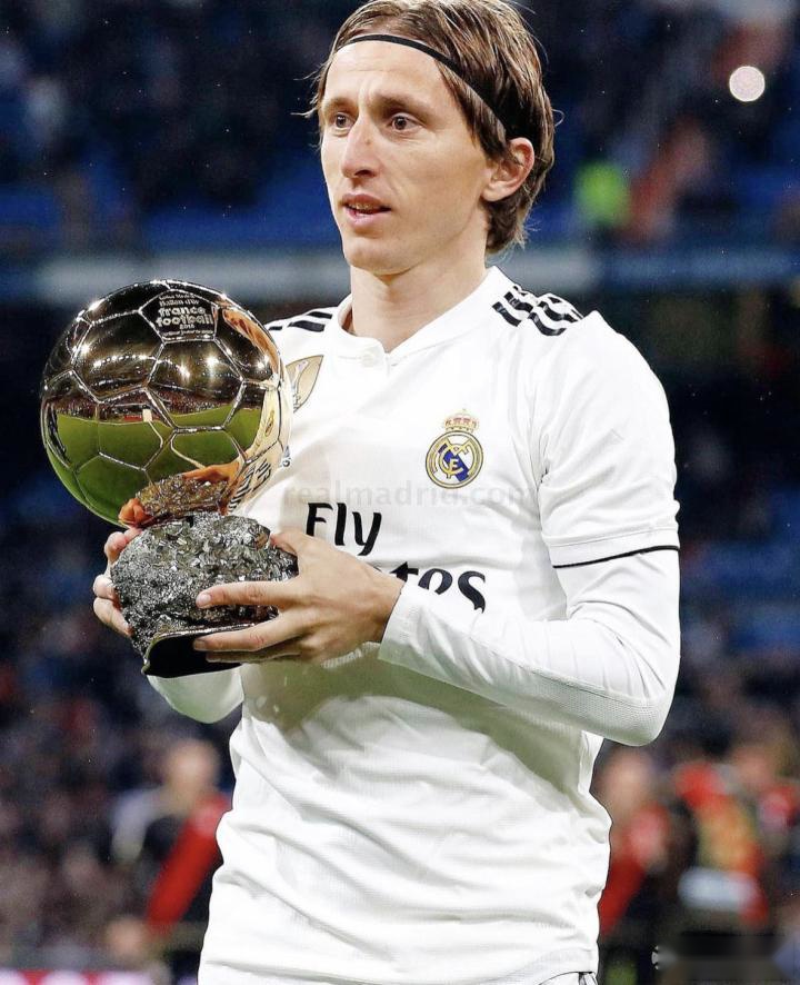 小花生退役后台痛哭！ruler赛后采访狂言：我们已经在选皮肤了